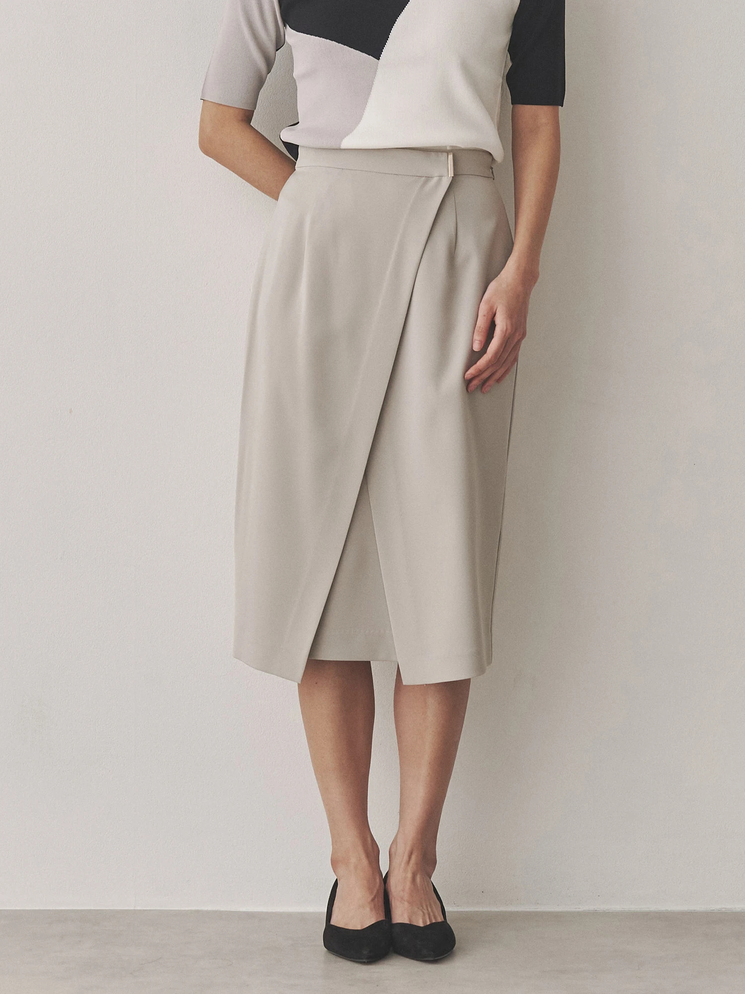 新品未使用　LEONARD カンカン　タイトスカート 38 レオナール　ブラック 新品未使用 LEONARD カンカン タイトスカート 38 レオナール ブラック