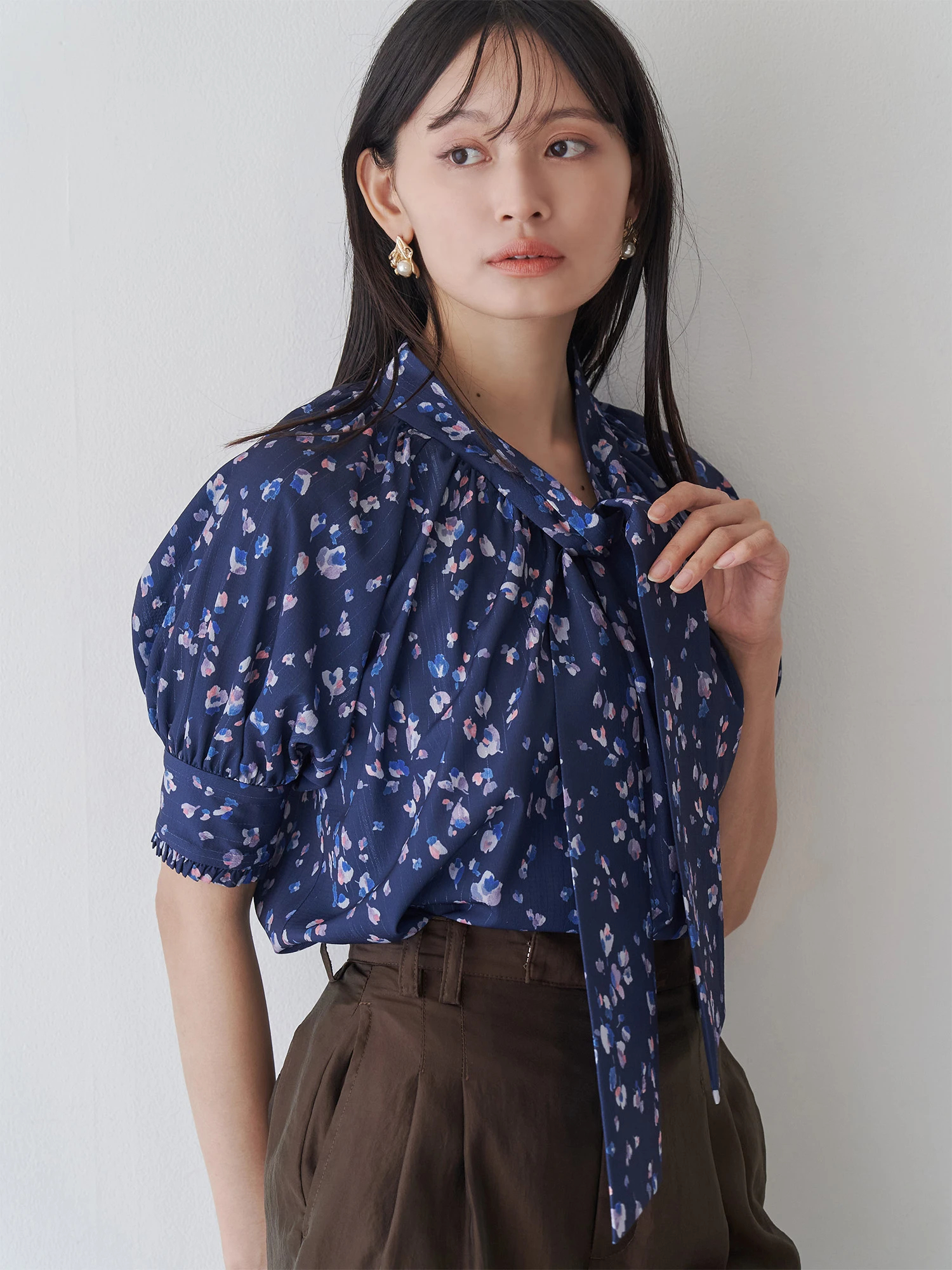 フラワーシアーJQボウタイブラウス | レディースファッション通販の