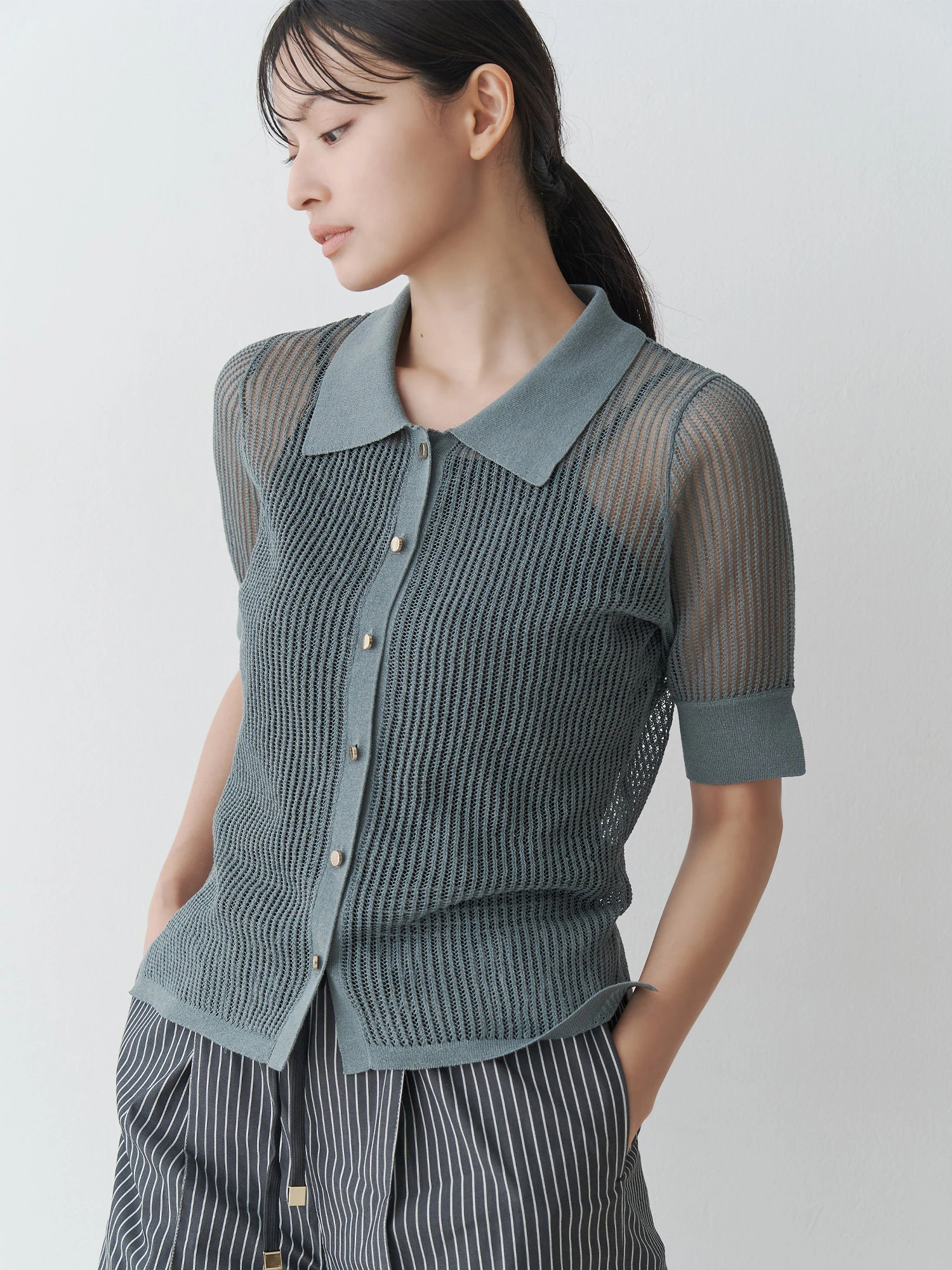 新品未使用　ブランド　定価16500円　TONAL　トーナル　トップス　日本製 トーナル TONAL パールネックタックブラウス （オフホワイト