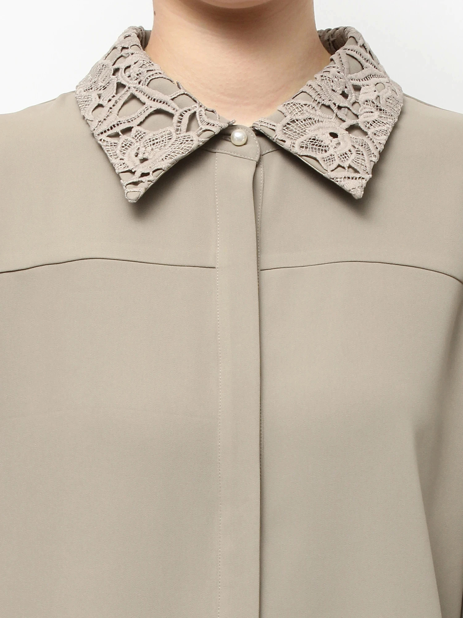 CHANEL シルク ココマークレース エンブロイダリー パールボタンシャツ CHANEL シルク ココマークレース エンブロイダリー パールボタン