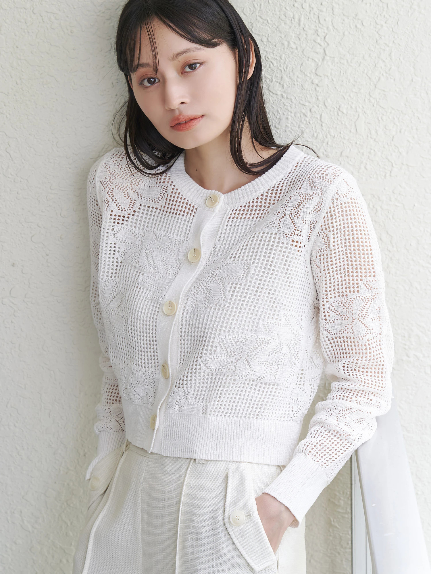 【極美品】TONAL トーナル　ハイネックドレープブラウス　ホワイト TONAL（トーナル）の「ジョーゼットパールハイネックブラウス