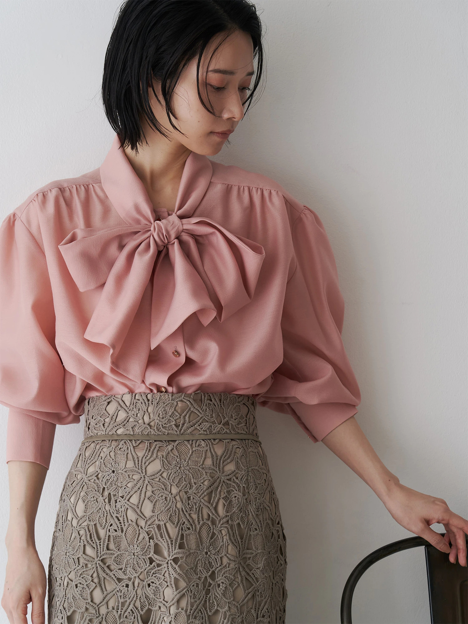 TONAL トーナル✨JQフリルチュニックブラウス　オフホワイト　38 トーナル TONAL シアードッキングボウタイブラウス （オフ